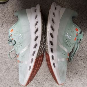 Cloud surfer size 10